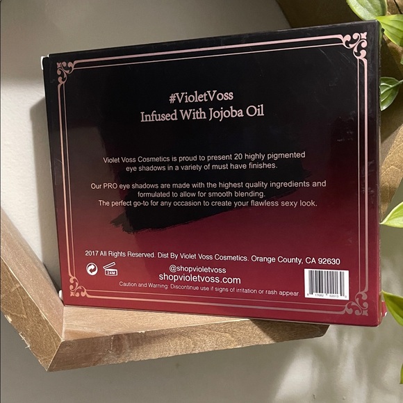 Violet Voss PRO Eyeshadow Palette - Matte About You - Picture 4 of 4